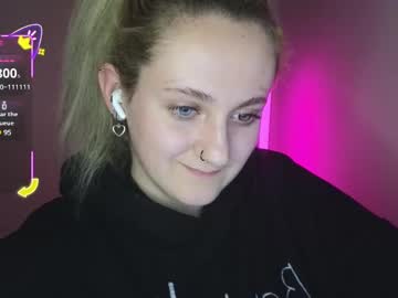Frosty_Blueberries4 April 18, 2025 Chaturbate stream image