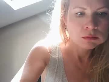 Julia_Giulia April 18, 2025 Chaturbate stream image