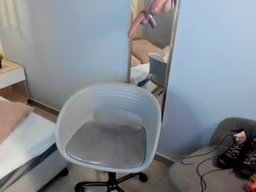 Escarleth__ April 18, 2025 Chaturbate stream image