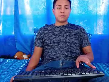Dereeck14 April 18, 2025 Chaturbate stream image