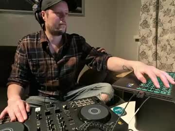 Peewpewlazer April 18, 2025 Chaturbate stream image