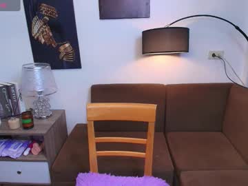 Prettyhugelatinax44 April 20, 2025 Chaturbate stream image