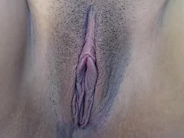 Elupitabarbara18 stream photo from April 20, 2025