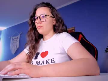 Laratacker April 21, 2025 Chaturbate stream image
