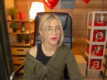 Moon13152 April 21, 2025 Chaturbate stream image