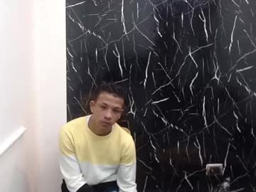 Carlos_Alber12 April 22, 2025 Chaturbate stream image