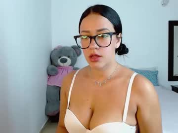 Lunayois02 April 22, 2025 Chaturbate stream image