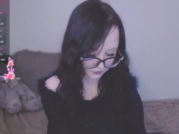 Lilhornyprincess stream photo from April 22, 2025