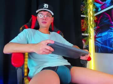Moises_23cm April 22, 2025 Chaturbate stream image