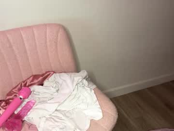 Queenbeefindom April 24, 2025 Chaturbate stream image