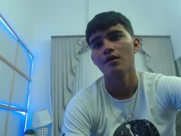 Kiwi_8 April 30, 2025 Chaturbate stream image
