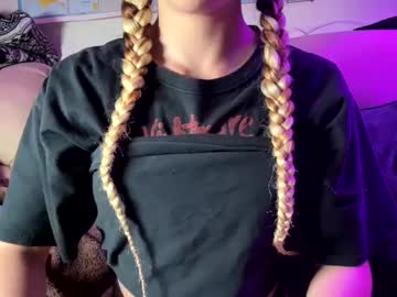 Silkymommi stream photo from April 30, 2025