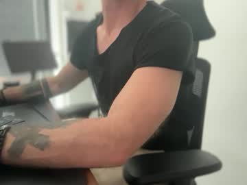 Imposibleeuro May 01, 2025 Chaturbate stream image