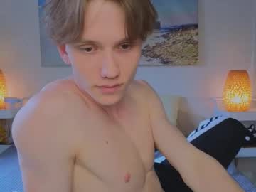 Pupsenish May 01, 2025 Chaturbate stream image