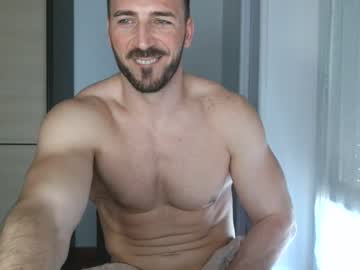 Aaront0pmuscles May 01, 2025 Chaturbate stream image