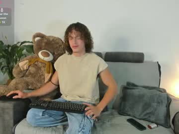 All3x4ndro May 02, 2025 Chaturbate stream image