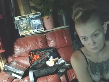 Queenfrostbitten May 02, 2025 Chaturbate stream image