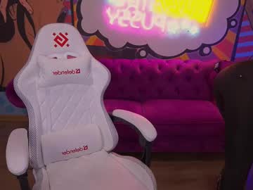 Bellalapetit May 02, 2025 Chaturbate stream image