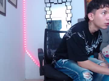 Thomas_Foxl May 02, 2025 Chaturbate stream image
