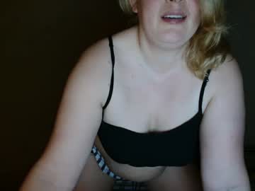 Silvess333 May 02, 2025 Chaturbate stream image