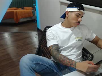 Yisus_Sexhot25 May 04, 2025 Chaturbate stream image