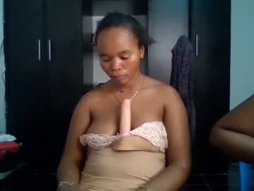 Moon_Goddess12 May 05, 2025 Chaturbate stream image