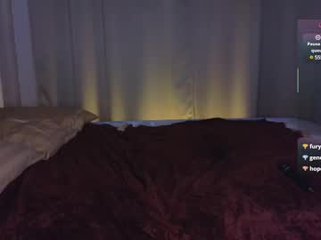 Lilli_Newton May 05, 2025 Chaturbate stream image