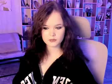 Elainebeness May 05, 2025 Chaturbate stream image