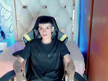 Kris_Cuervo May 05, 2025 Chaturbate stream image