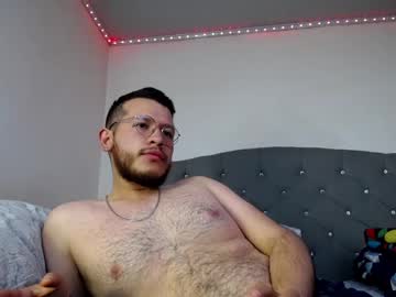 Bearlatino69 May 05, 2025 Chaturbate stream image