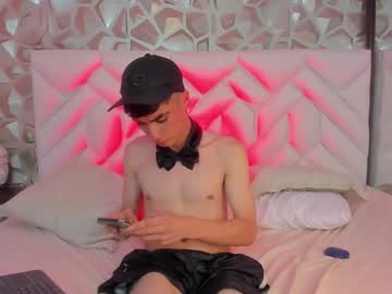Stephen_Larkk May 07, 2025 Chaturbate stream image