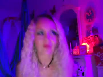 Trixiekisses May 08, 2025 Chaturbate stream image