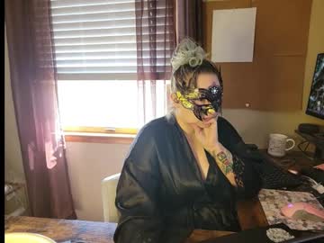 Hermajestyqueenr May 08, 2025 Chaturbate stream image
