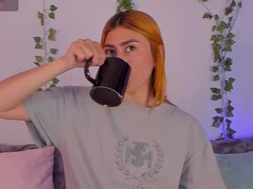 Daniela_Saenz1 May 09, 2025 Chaturbate stream image