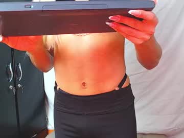 Dafnej25 May 11, 2025 Chaturbate stream image