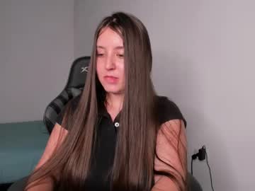 Elizabethliones01 stream photo from May 17, 2025