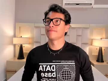 Thomas_Rosee May 18, 2025 Chaturbate stream image