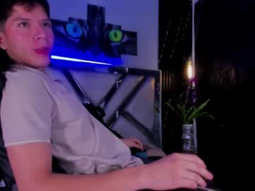 Adrian_Miranda May 18, 2025 Chaturbate stream image