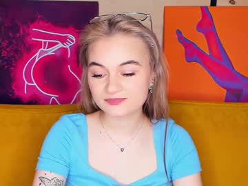 Softgllitch May 18, 2025 Chaturbate stream image