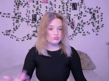 Mina27372 May 20, 2025 Chaturbate stream image