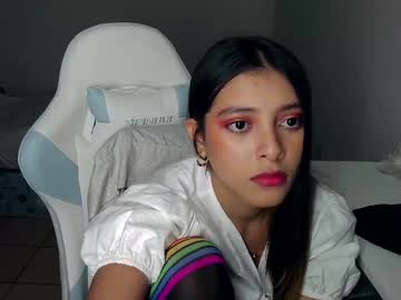 2002girls May 21, 2025 Chaturbate stream image