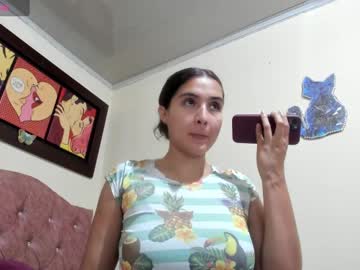 Violetalee stream photo from May 22, 2025