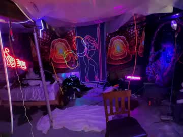 Mischiefmonica33 May 27, 2025 Chaturbate stream image