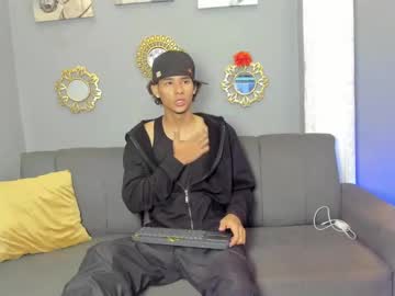 Kenix_7 May 27, 2025 Chaturbate stream image