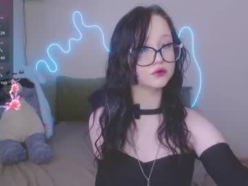 Lilhornyprincess stream photo from May 28, 2025