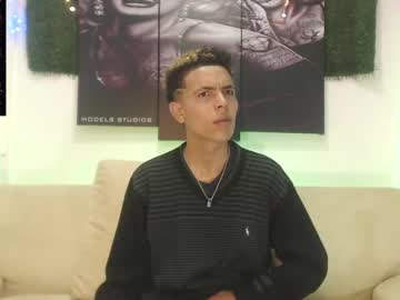 Aronhottt June 01, 2025 Chaturbate stream image
