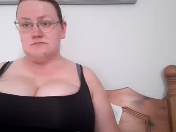 Theevelyne June 15, 2025 Chaturbate stream image