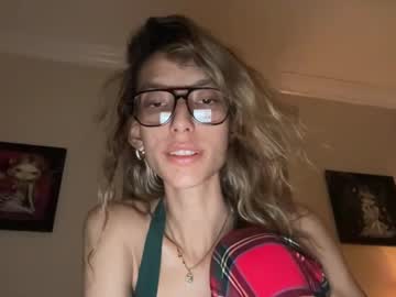 Peachfuzz33 June 19, 2025 Chaturbate stream image