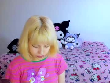 Azu_Moure June 19, 2025 Chaturbate stream image