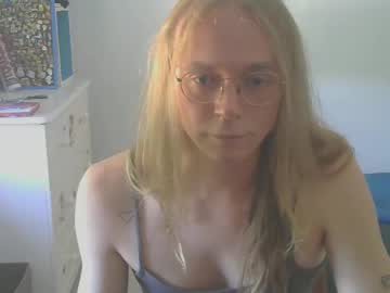 Love_Is_Food June 19, 2025 Chaturbate stream image